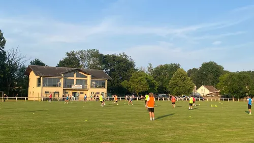 L'équipe du CSSA et leur nouvelle entraîneuse se sont réunies pour...