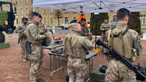 Première en France : la garnison de combat présentée à Charleville