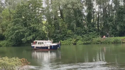 Ardennes - Un bateau de plaisance bloqué sur une partie non...