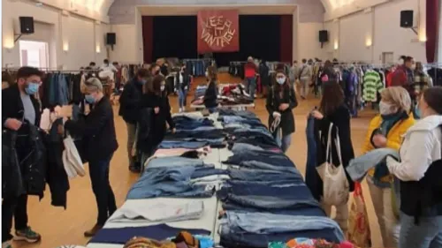 Une vente de vêtements vintage à Charleville 