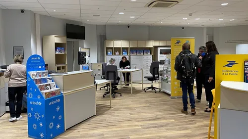 Réouverture d'un bureau de La Poste à Charleville