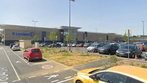 Une femme décède sur le parking d'un magasin