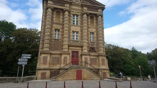 Musée Rimbaud : polémique autour de l’œuvre d’un artiste poursuivi...