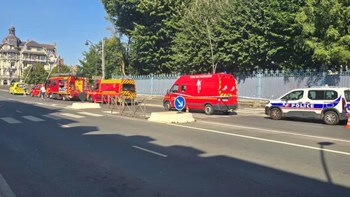 Un homme en urgence absolue après avoir chuté d'un pont