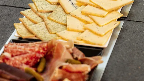 SONDAGE - Pour vous, la raclette est un plat français ou suisse ?