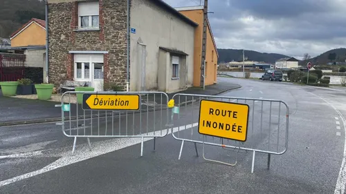 Inondations : des routes toujours coupées à la circulation dans les...