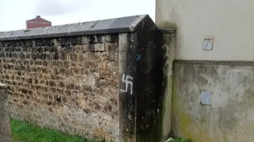 Une croix gammée sur un muret, la mairie condamne un acte grave