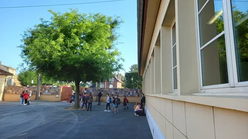 Fermeture de 34 classes, d'une école et 28 postes supprimés. On...