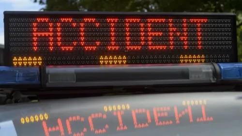 Un camion heurte une barrière de sécurité