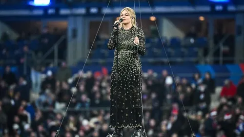 Eurovision 2025 : Louane dévoile "Maman", un hommage bouleversant à...