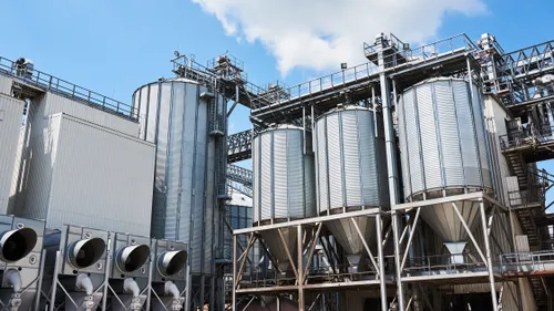 Une cuve de 100m3 touchée par une fuite de gaz et de liquide