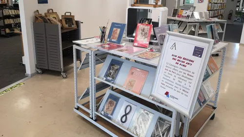 Charleville : la Médiathèque de la Ronde Couture reçoit un don...