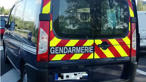 Garde à vue prolongée pour l'auteur des coups de couteau