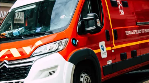 Un homme embourbé, une dépanneuse qui tombe en panne, les pompiers...
