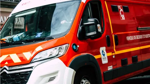 Au volant d'un véhicule, un jeune de 14 ans percute un arbre