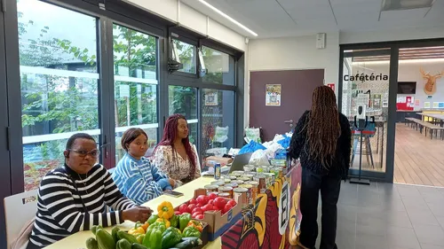 Une distribution alimentaire pour tous les étudiants