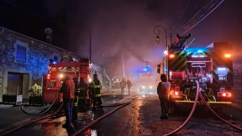 Un important incendie touche deux maisons à Bourg Fidèle