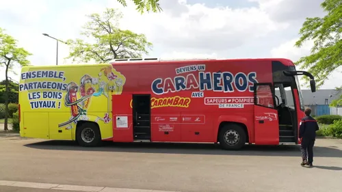 Le bus "Carahéros" des pompiers fait étape à Charleville-Mézières...