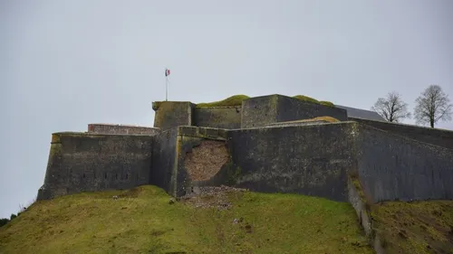 Eboulement d'un mur à Charlemont