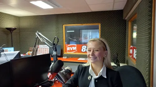 Un Sedan-Charleville sous les couleurs de France AVC 08