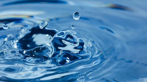 La ville de Charleville récupère l'eau de la piscine pour arroser...