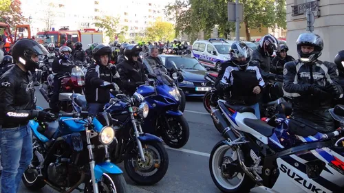 Le Père Noël est un motard dans les Ardennes