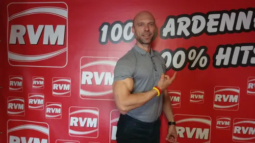 Direction les championnats du monde de bodybuilding pour Guillaume...