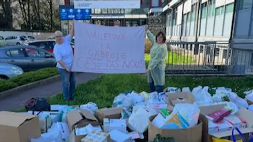 Un cortège de blouses blanches à Charleville