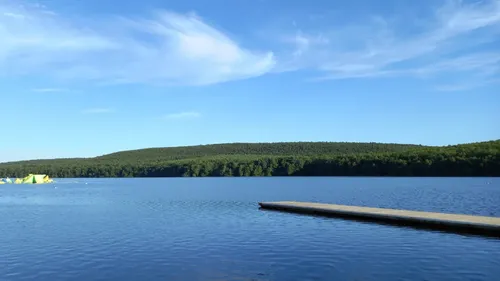 Une femme et son fils de 3 ans chavirent d’un bateau pneumatique au...