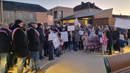 Mobilisation contre la fermeture d'une classe à Harcy