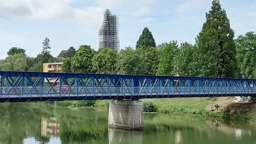 La passerelle bleue (désormais "intense") vient de rouvrir