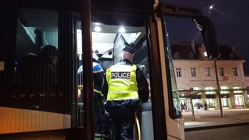 Des bus, des cars et des transports en commun sous contrôle