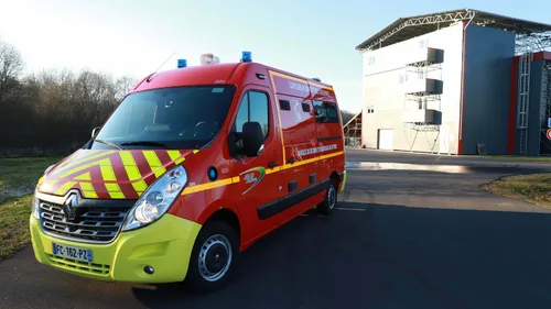 Une voiture s'encastre dans une maison à Monthois 