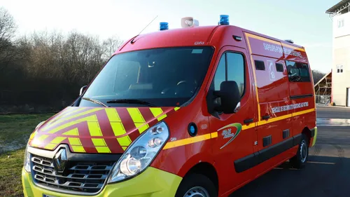 Une nappe de gazole en surface de l'eau dans le canal des Ardennes