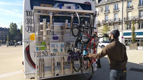 Accrochez votre vélo à l'arrière du bus à Charleville !