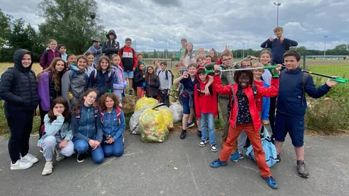 Des collégiens ont nettoyé la nature à Charleville