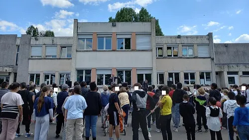 Tambours de fête a commencé