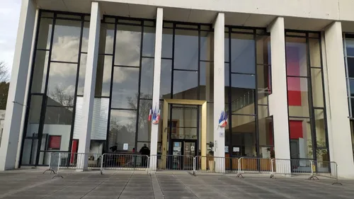 2 personnes condamnées à 8 et 12 mois de prison ce mardi