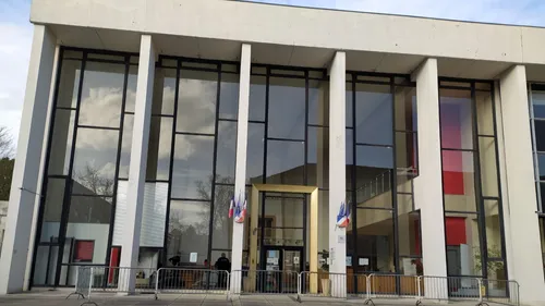 Trafic de tabac : deux personnes jugées