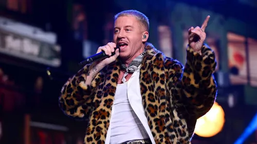 Macklemore s'exprime sur la controverse « Palestine libre » lors de...