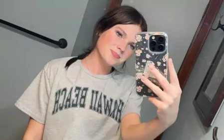 Le corps d’une cheerleader de 18 ans découvert sous un lit de...