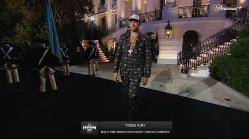 Tyson Fury provoque une controverse à l'UFC Freedom 250