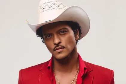 Bruno Mars de retour avec « The Romantic », un album entre R&B...