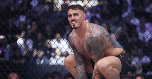 Tom Aspinall annonce son retour à l'UFC : il affrontera le...