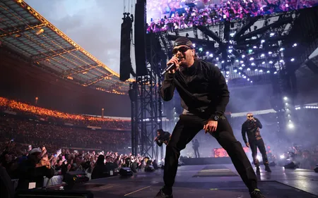 Jul signe un concert historique au Stade de France et retourne le...