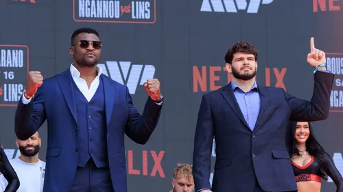 Francis Ngannou annonce son retour dans la cage sur Netflix