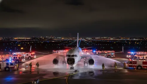 Un avion Frontier percute et tue une personne sur la piste de Denver
