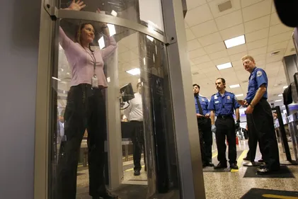 Ces scanners d’aéroport qui en montraient trop : pourquoi ils ont...