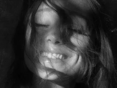 Ariana Grande dévoile la tracklist de « Petal »