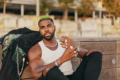 Jason Derulo en procès : tensions autour des crédits de 'Savage Love'